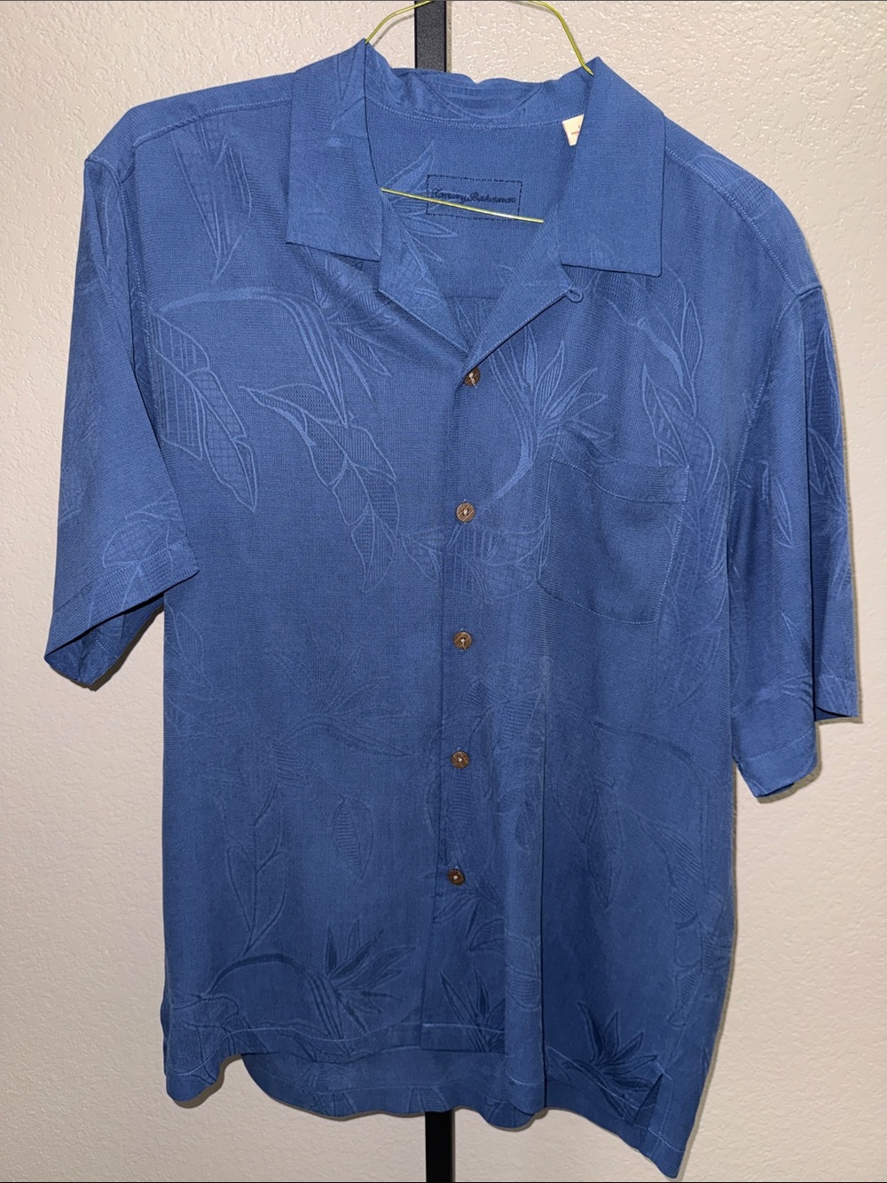 Tommy Bahama 100% silk button up shirt size large